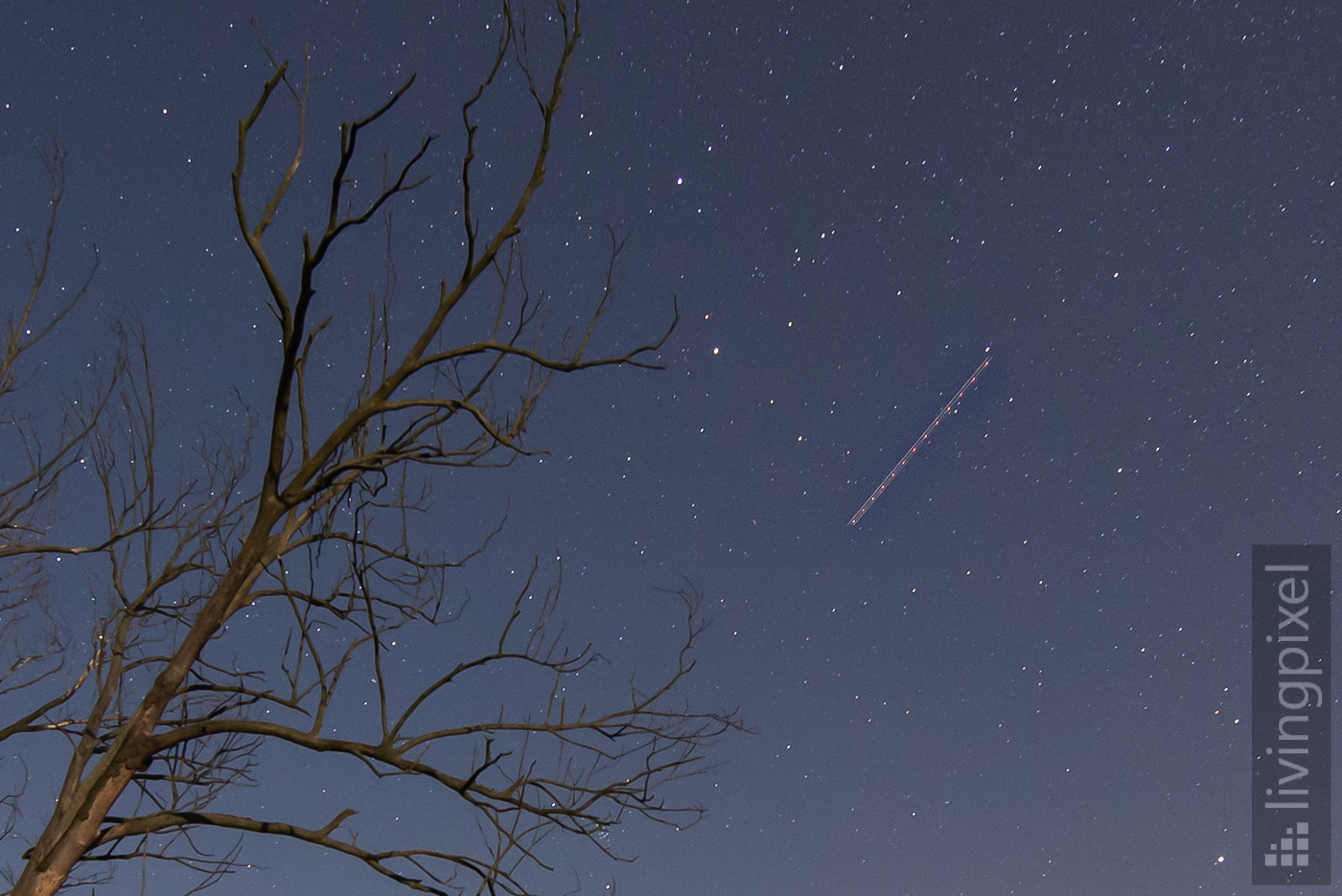 Flugzeug (Ausschnitt) am Sternenhimmel