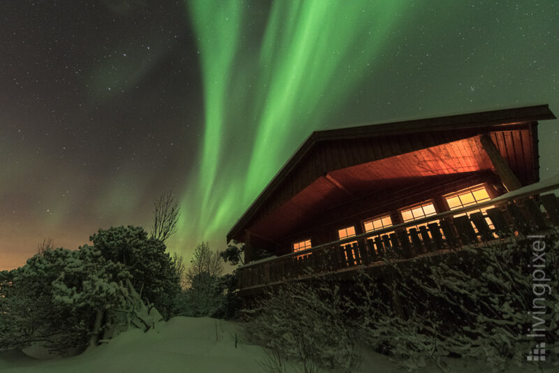 Polarlicht über der Hütte