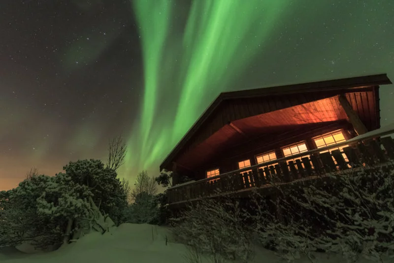 Polarlicht über der Hütte