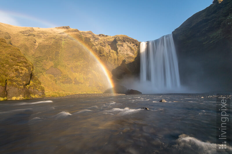 Regenbogen im Wasserfall