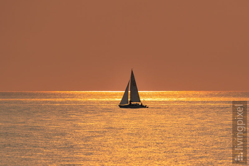 Segeln in der glühenden Ostsee