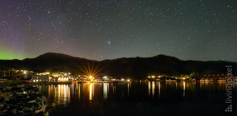 Nacht-Reflexion im Hafen