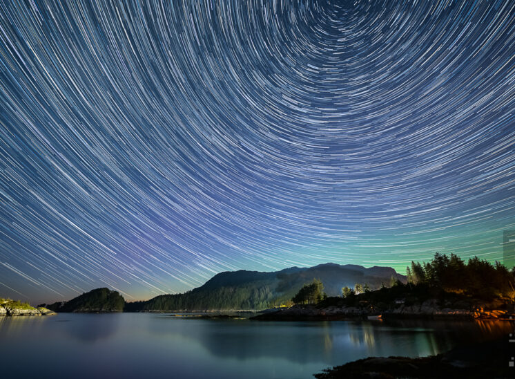 Startrail mit Polarlicht