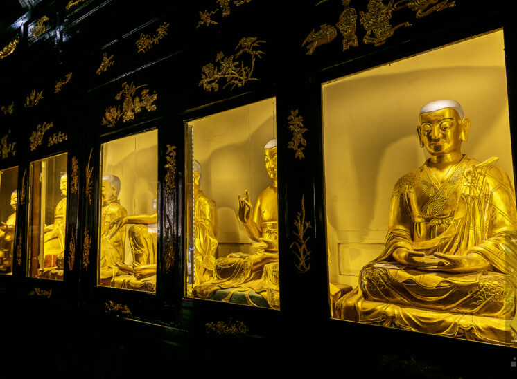 Budda-Statuen im Wenshu-Tempel